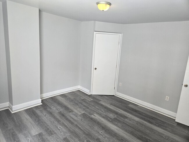 Building Photo - 817 Linden St