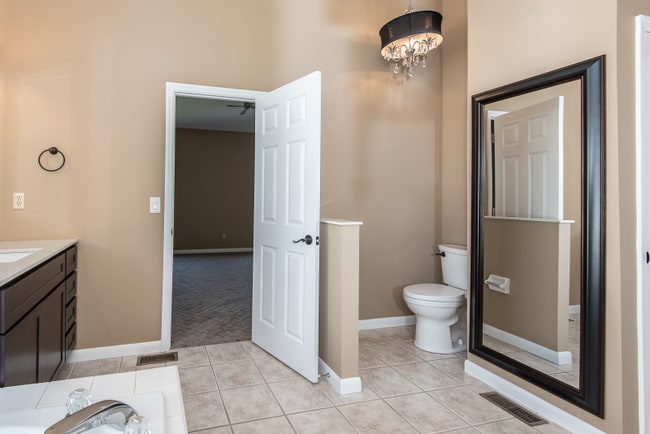 Building Photo - 720 Vista Hills Ct