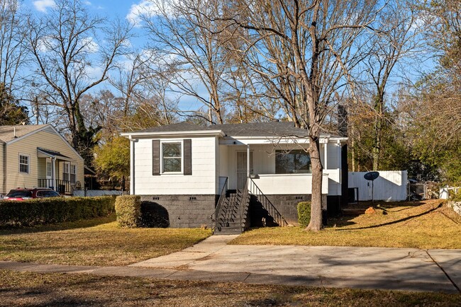 Building Photo - Cozy and Newly Renovated 3 Bedroom 1 Bath ...