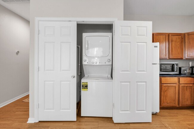 Building Photo - 1425 E James St