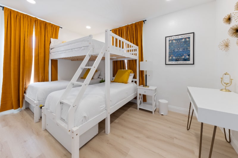 Building Photo - 2521 W California St