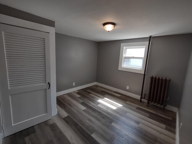 Building Photo - 48 Laurel St