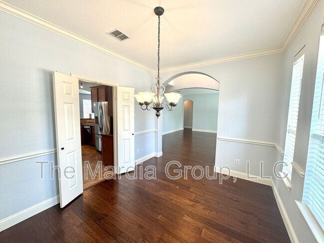Building Photo - 1631 Clarke Springs Dr