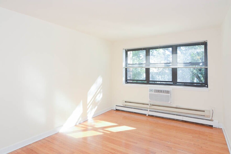 Building Photo - 663 W Wrightwood Ave