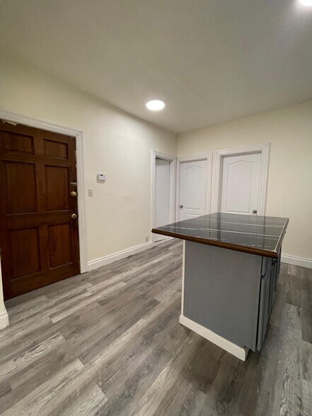 Building Photo - 140 Terhune Ave