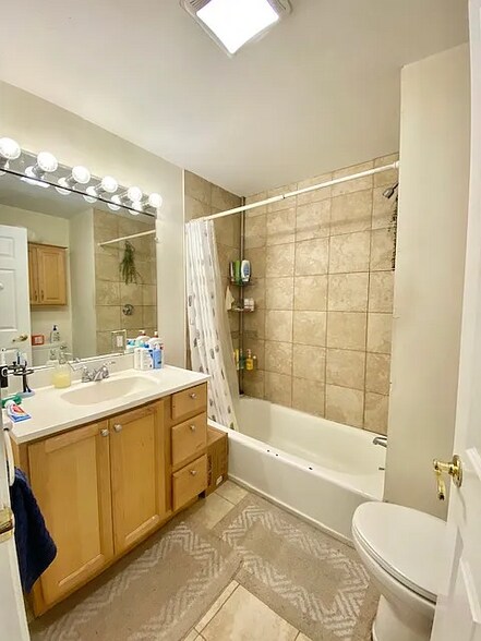 Building Photo - 1021 Tremont St