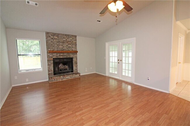 Building Photo - 3907 W Locust St