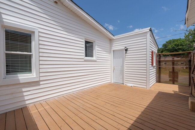Building Photo - BEAUTIFUL 3 Bedroom Home in Little Creek!