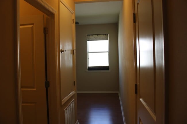 Building Photo - "Stunning 3 Bed/2 Bath Home with Lake View...