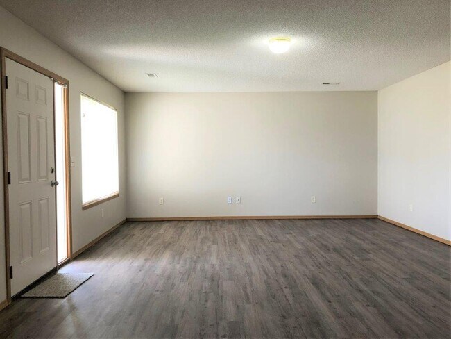 Large family room - 2619 E Conquest St