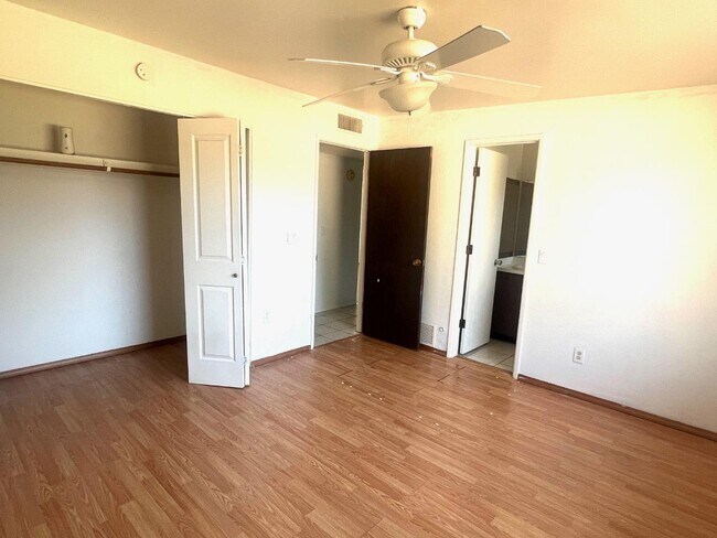 Building Photo - 2328 W Las Lomitas