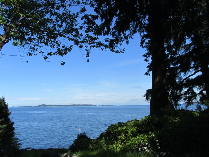 Building Photo - 585 Raccoon Point Rd