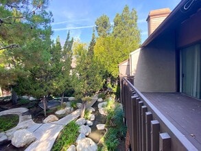 Building Photo - Woodlake Gated Condo Community 2 BD for Le...