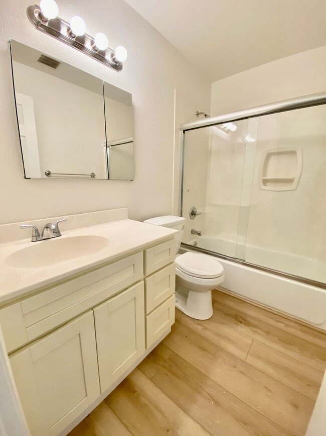 Building Photo - Dublin, Cedar Lane, 3BD/2BA, one-story in Echo Park