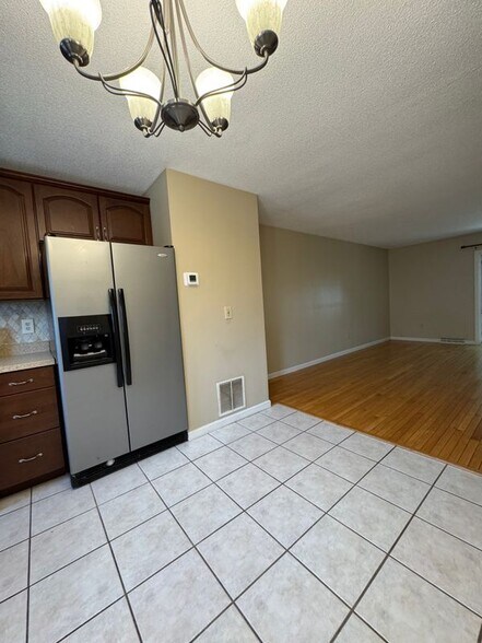 Building Photo - 41 Waters Edge Dr