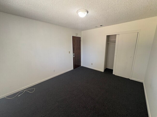 Building Photo - 2096