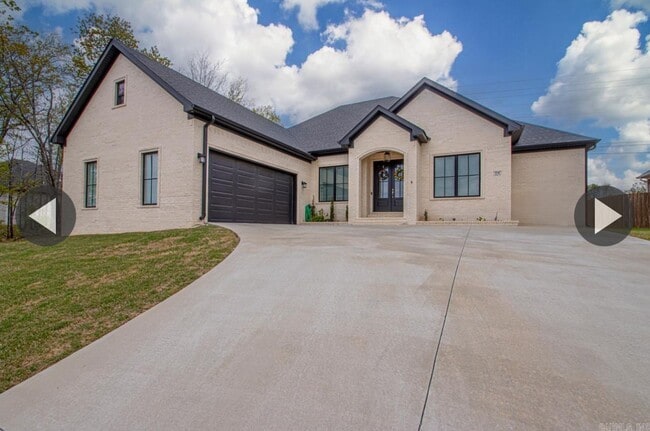 Primary Photo - Gorgeous Home in Sherwood