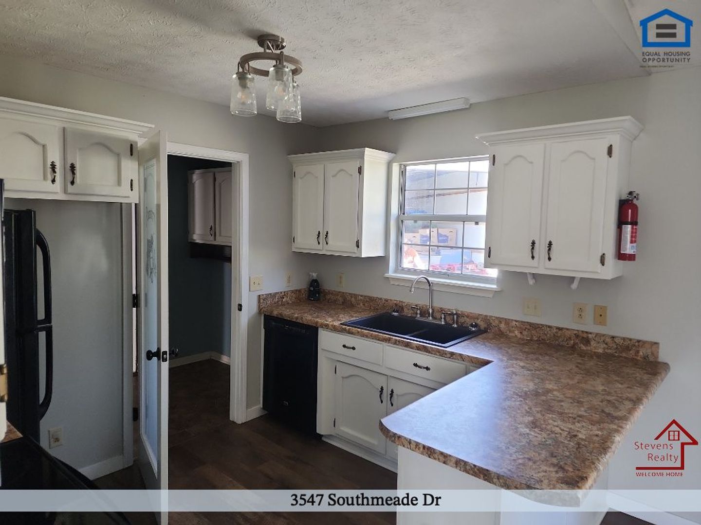 Building Photo - 3547 Southmeade Dr