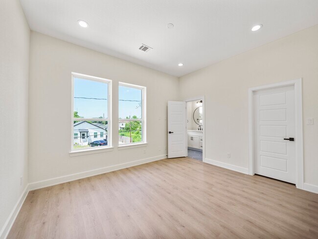 Building Photo - 3548 Seabrook St