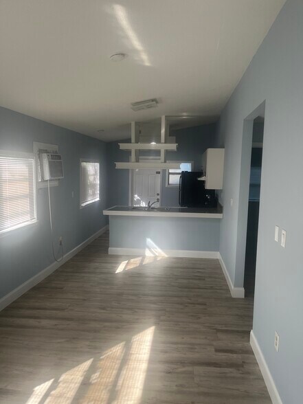 Building Photo - 412 NW 23rd Ct