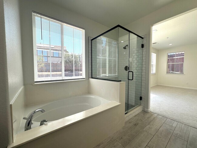Building Photo - 2608 St Andrews Dr