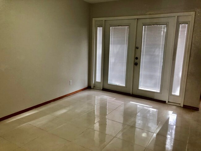 Building Photo - 730 Resler Dr