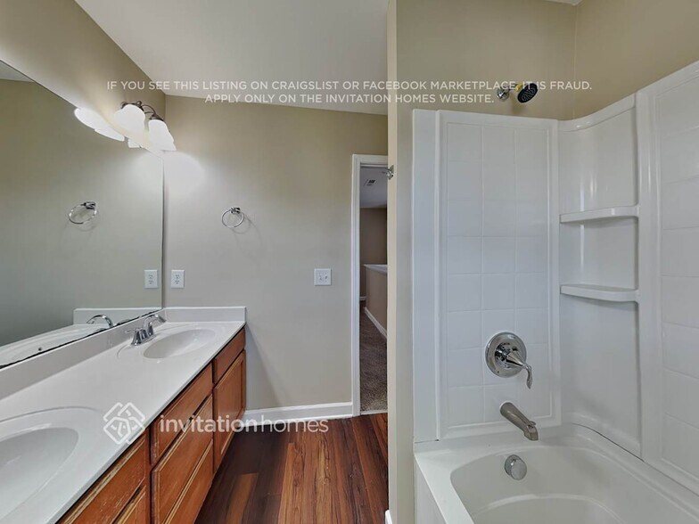 Building Photo - 577 Rolling Meadows Dr