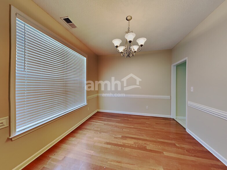 Building Photo - 9619 Morning Shadow Dr