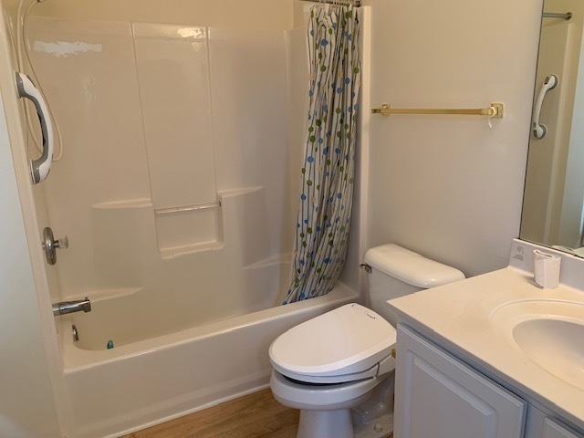 First Floor Bathroom - 4377 Bunker Ln