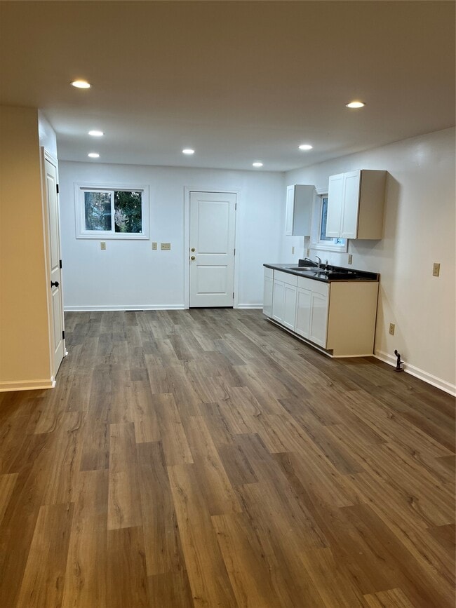 Building Photo - 254 E 30th St