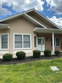 Building Photo - Charming 3 bedroom, 3 bathroom home locate...