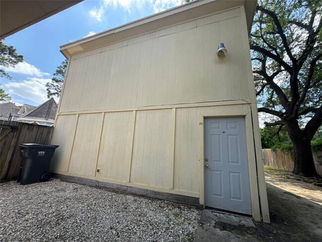 Building Photo - 12011 Carriage Ridge Ct