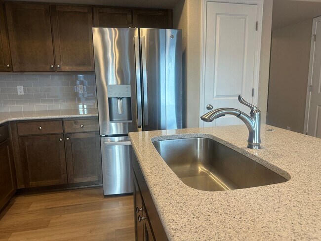 Building Photo - Modern Living in Skyview Village