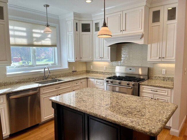 Building Photo - Lawton Lane Management