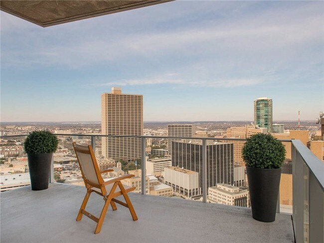 Building Photo - 1301 Throckmorton St