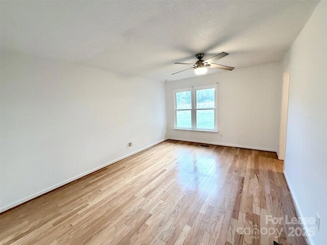 Building Photo - 115 Setter Ct