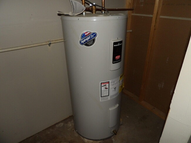 Building Photo - 409 Ridgewood Ln