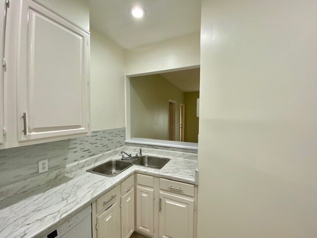 Building Photo - 2211 S Braeswood Blvd