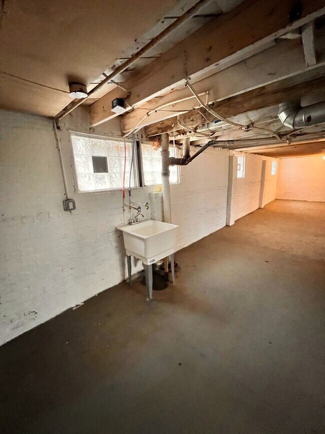 Building Photo - Section 8 welcome