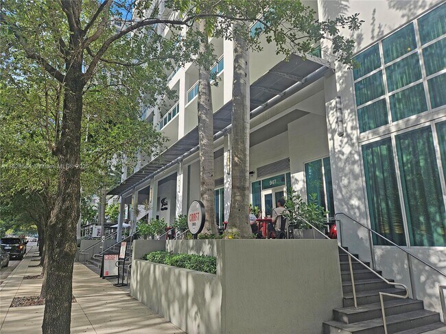 Building Photo - 950 Brickell Bay Dr