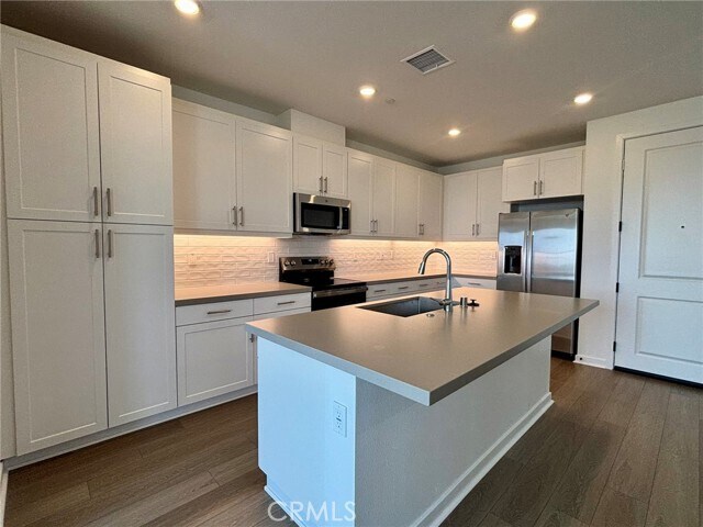 Building Photo - 6136 Valentina Wy