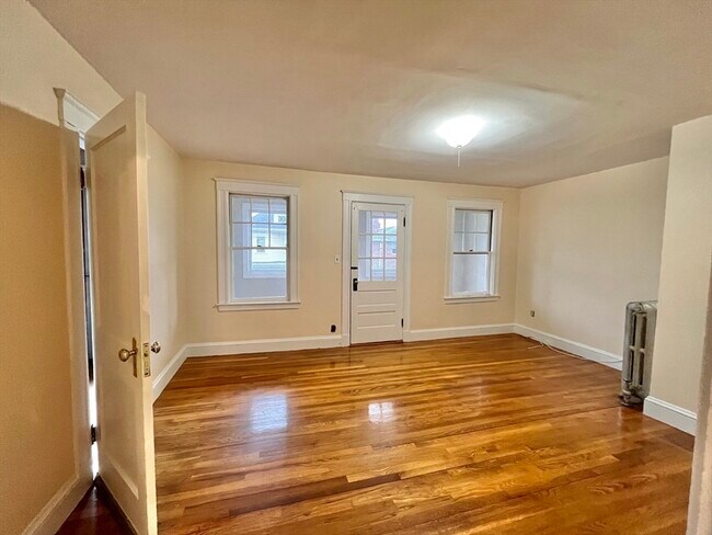 Building Photo - 38 Olcott St