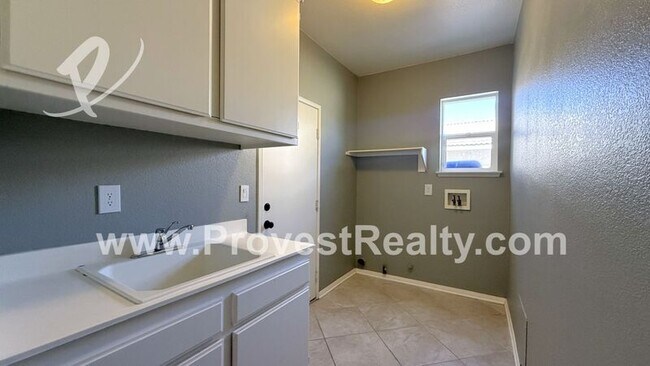 Building Photo - 13041 Walnut Way