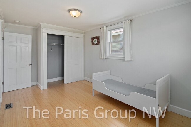 Building Photo - Exceptional Green Lake 3BR * Gorgeous In &...