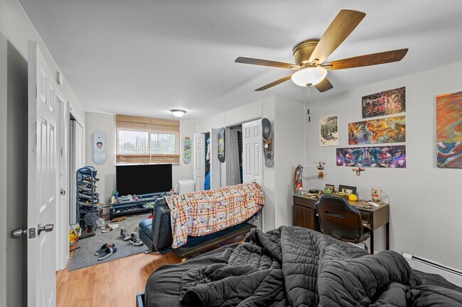 Building Photo - Gorgeous Three Bedroom home  in Sunnyside!