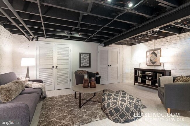 Building Photo - 4434 Reservoir Rd NW