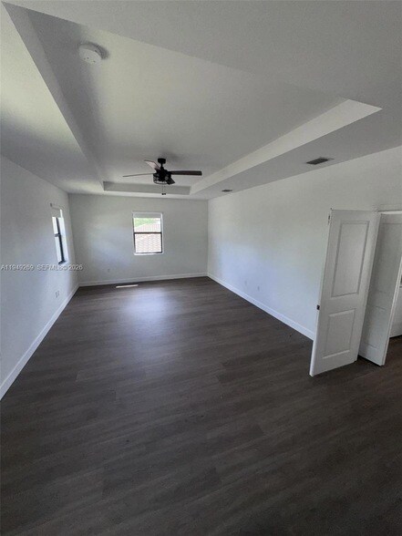 Building Photo - 157 NE 27th Terrace