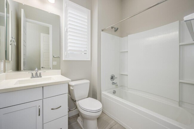 Building Photo - 824 E Monte Wy