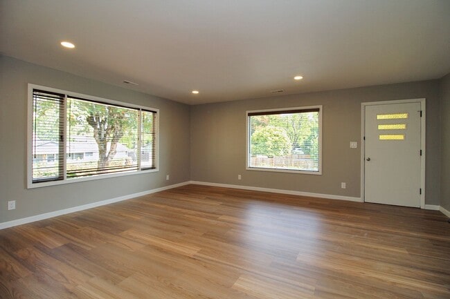 Building Photo - 3396 SE Rockwood St