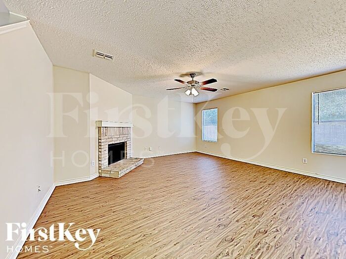 Building Photo - 2963 Celian Dr